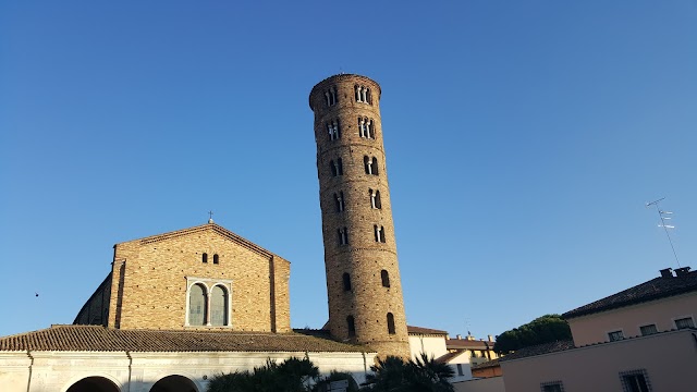 Basilique Saint - Apollinaire - le - Neuf