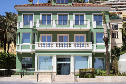 Clínica Dental Avilés y Román