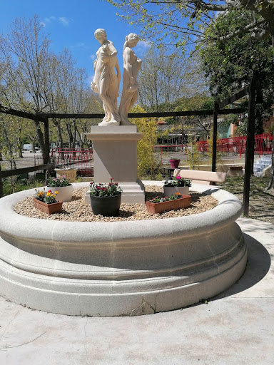Photo de L'Amandeline : Location saisonnière de 11 appartements de vacances meublés à Allègre située en face de la station thermale Les Fumades les Bains, proche du Casino GARD à Allègre-les-Fumades (30500)