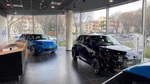 Photo n°17 de ALPINE STORE MARSEILLE - RRG à Marseille (Concessionnaire automobile)