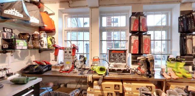 Anmeldelser af One Open Sky i Indre By - Sportsbutik