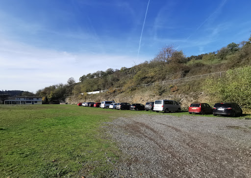 Parkplatz ️ Traumpfad Nette-Schieferpfad (Sportplatz)