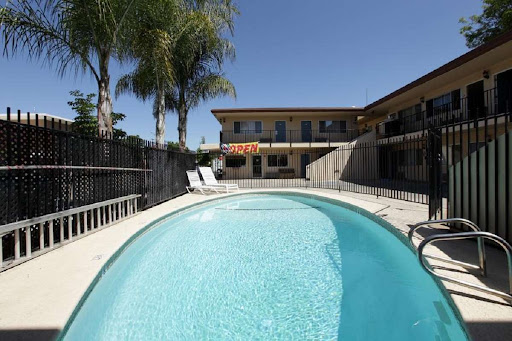 Americas Best Value Inn Visalia - Thumbnail