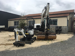 Photo n°2 de GH Locations Ventes à Saint-Maurice-la-Clouère (Agence de location de matériel)