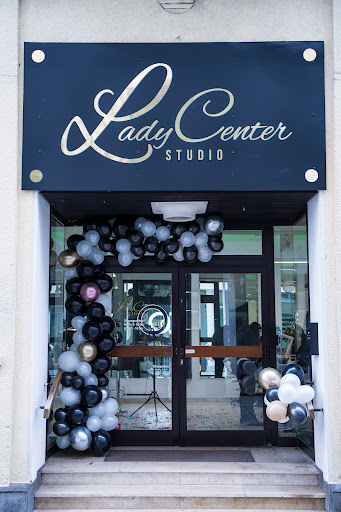 Lady Center - Thumbnail