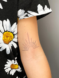 Photo n°20 de LES MAINS DO/RÉ - Hair & Tattoo à Paris (Tatoueur)