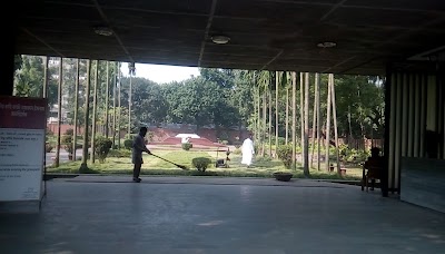 Photos of Kazi Nazrul Islam Ave