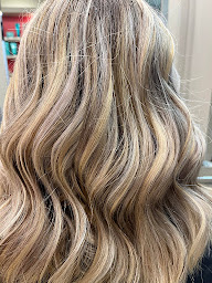 Photo n°23 de Vog Coiffure à Caen (Salon de coiffure)