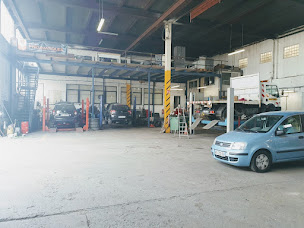 Photo n°1 de M.C.V. mécanique/carroserie - Clinique-auto93 à Bobigny (Atelier de carrosserie automobile)