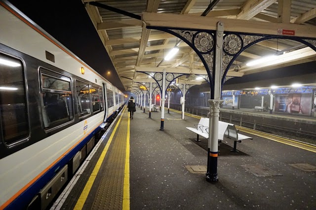 Kew Gardens Station