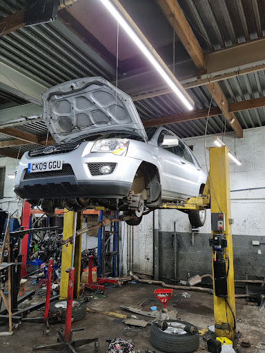 PETE'S BANBURY MOT RECOVERY BODY SHOP Gallery - United Kingdom