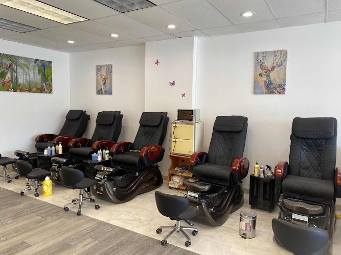 Glamorous Nails And Spa interior view