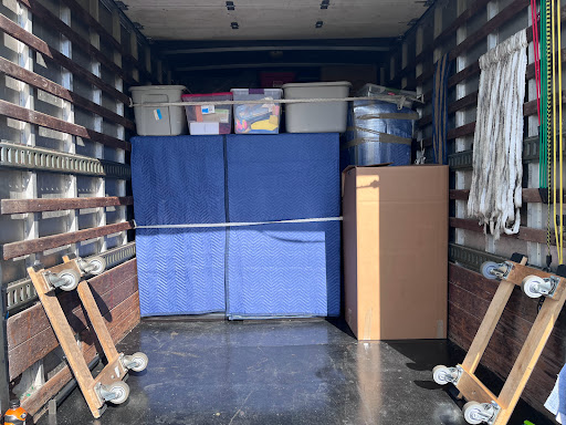 Captain D's Moving - Visual