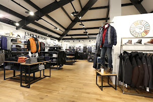 Photo n°2 de Size Factory Lyon - Magasin de Vêtements Grande Taille Homme à Champagne-au-Mont-d'Or (Magasin de sous-vêtements)