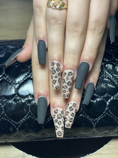 Black Barn Beauty - Thumbnail