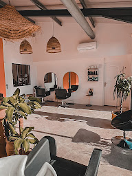 Photo n°1 de UNIK Coiffure à Barjac (Salon de coiffure)