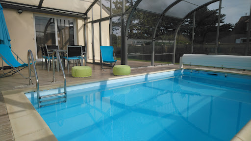 Photo de Gîte Mer et piscine: Location de vacances en bord de mer avec piscine couverte et chauffée face à Jersey - Manche Normandie à Surtainville (50270)