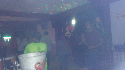 Piñas Drinks - Visual