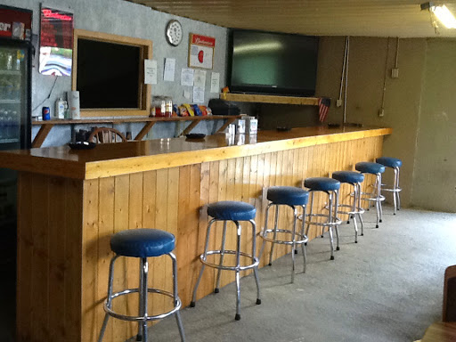 E M C's Bar & Lounge