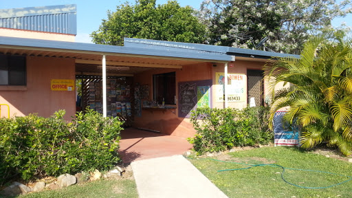Bowen Backpackers - Visual