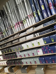 Photo n°15 de Jour de Fête à Saint-Maur (Magasin de déguisements)