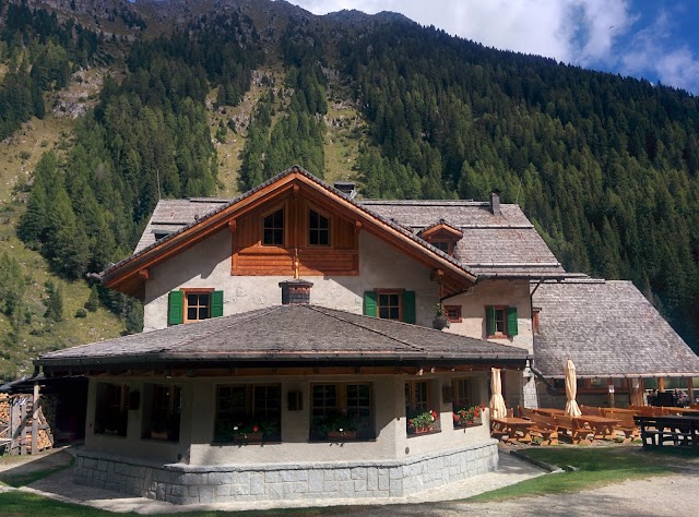 Rifugio Lago Nambino