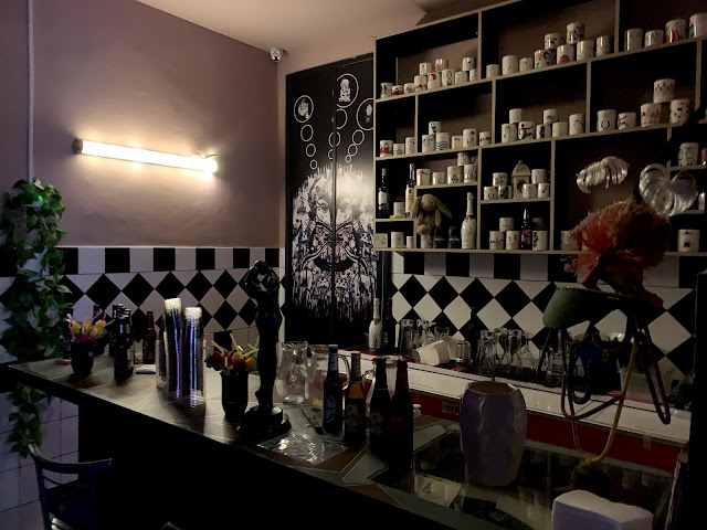 גוגיס - Gugys Public House