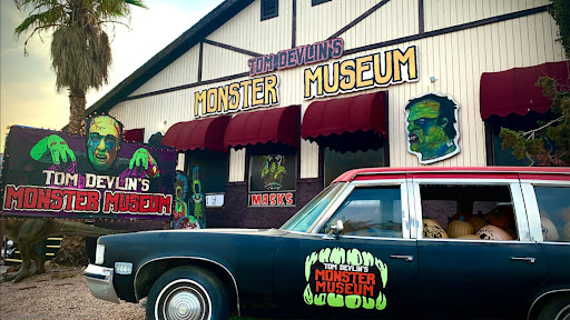 Tom Devlin's Monster Museum - Visual