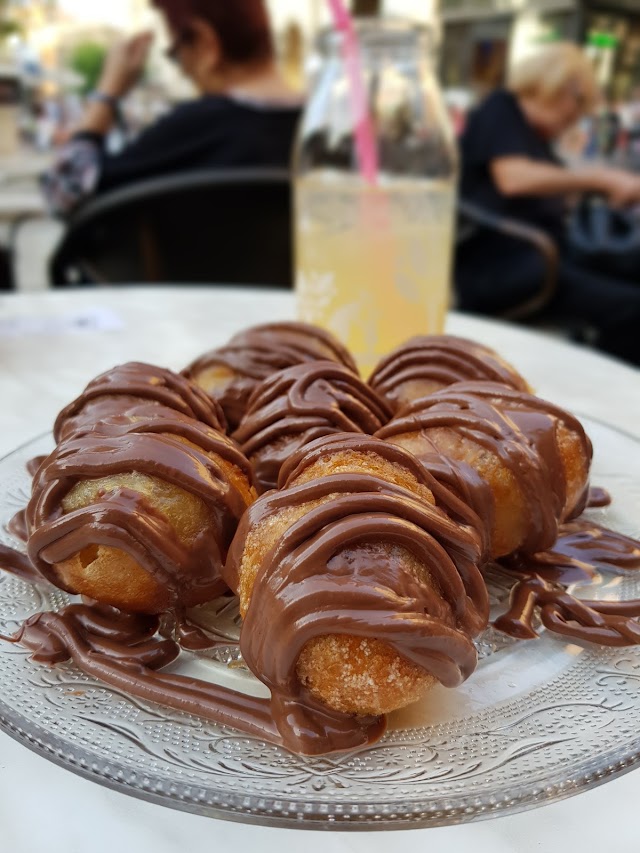Fyllosofies cafes pies donuts Heraklion