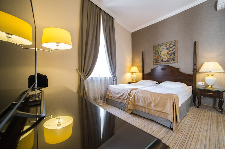 Optima Collection Медіваль Львів by null