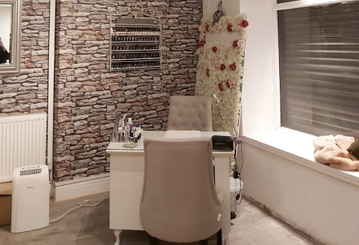 Pure En Hance Beauty Lounge