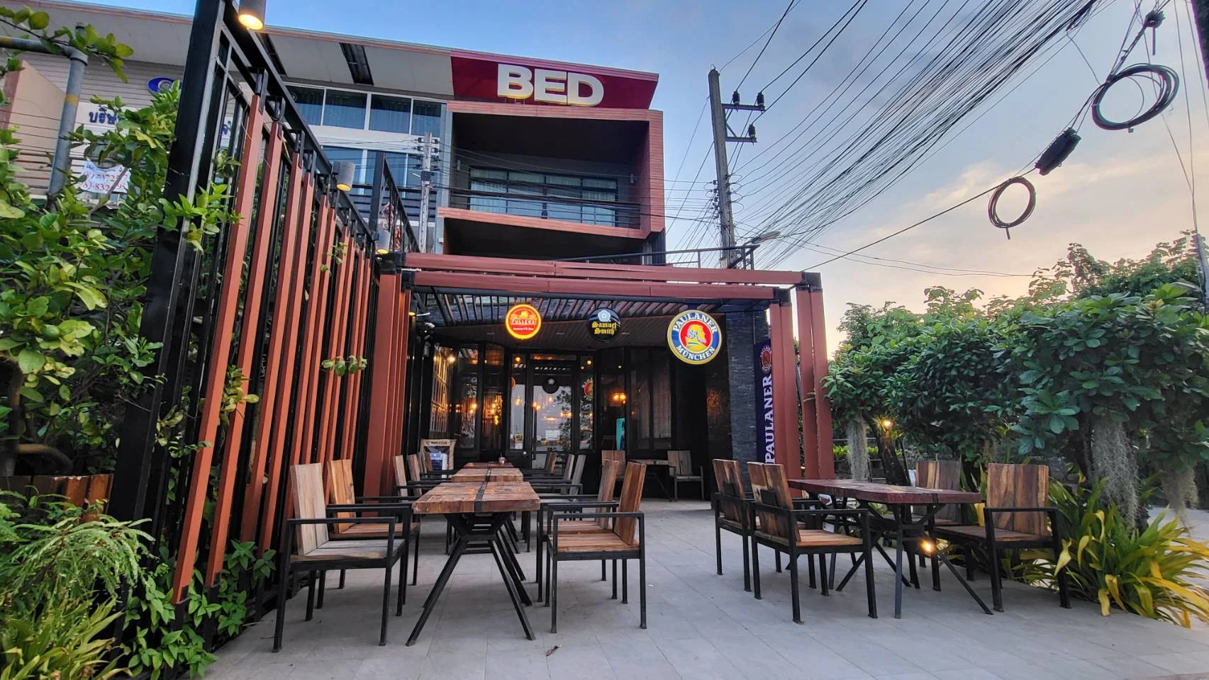 BED LOFT CAFE