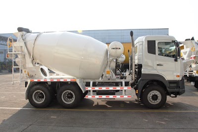 Photos of UD Trucks Quester