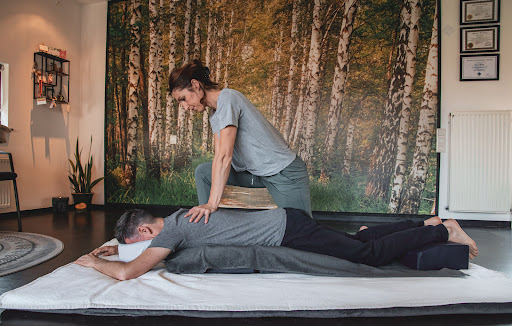 Linda Wilmsen | Shiatsu & Yoga - Thumbnail