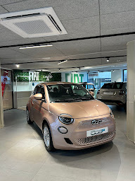 Photo n°3 de Fiat - Abarth - Jeep - Alfa Romeo - Paris 15ème NEUBAUER à Paris (Atelier de réparation automobile)