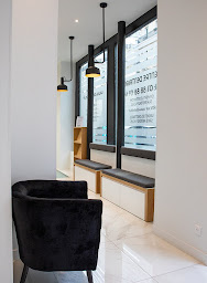 Photo n°4 de Dr Theo HOUDRET - Chirurgien dentiste à Paris (Dentiste)