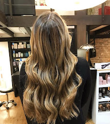 Photo n°14 de Léa Lee à Paris (Salon de coiffure)