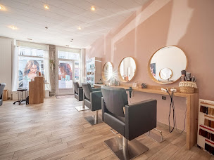 Photo n°1 de Mille Et Une Couleurs à Saint-Étienne (Salon de coiffure)