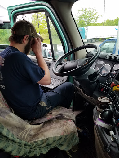 Hayes Emergency Repairs & Towing H/D Gallery - United States
