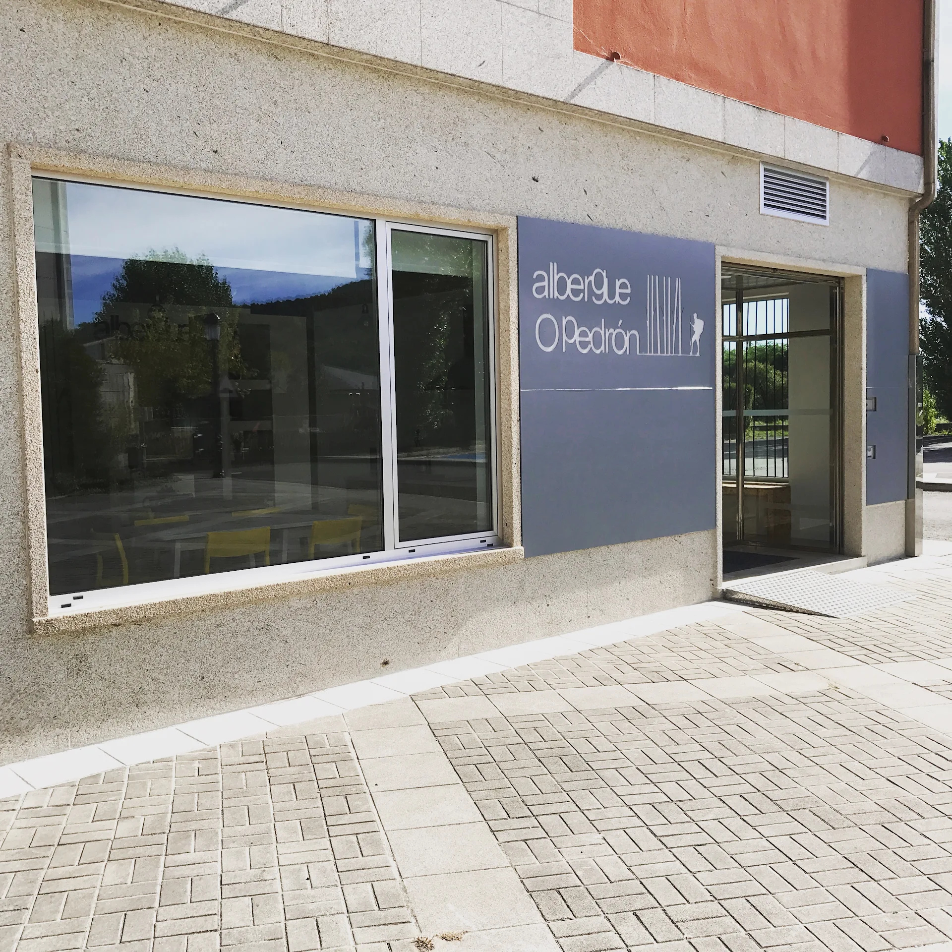 Albergue O Pedrón Hostel & Rooms