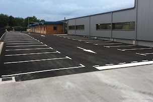 Photo n°5 de FRANCE MARQUAGE SIGNALISATION - Marquage au sol Clermont Ferrand (63) Auvergne à Lezoux (Peintre en bâtiment)