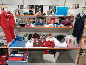 Photo n°12 de ECOPEPITE- Vide Grenier Fontenay le comte à Fontenay-le-Comte (Magasin de produits d'occasion)