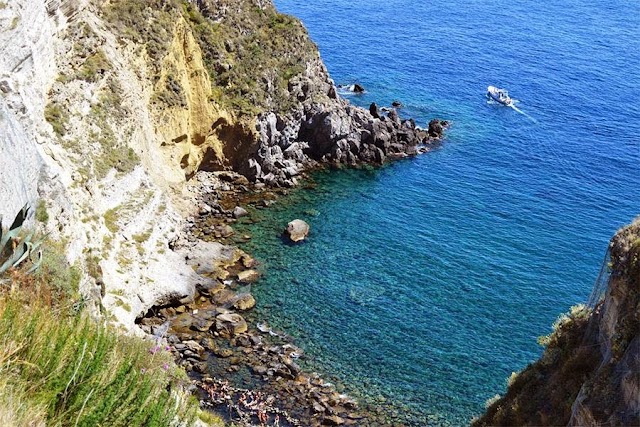 Baia di Sorgeto Ischia