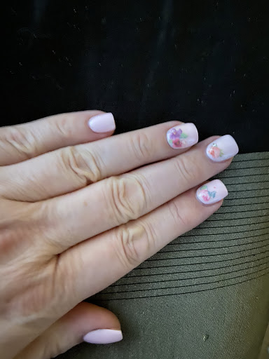 Lynn's Nails & Spa - Thumbnail