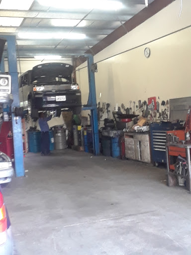 Reyes Mechanic Services Logo