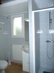 Photo n°16 de Cannes 15mn . Gites La SOLEIADE, T2 climatisés , piscine, parking , wifi, au Lac de Saint-Cassien VAR à Montauroux (Point Wi-Fi)