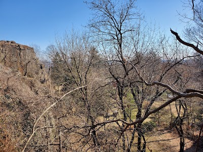 Mills Reservation Parking Lot