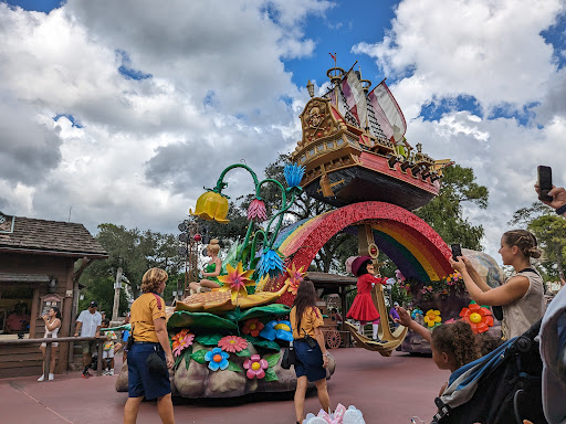 Frontierland - Visual
