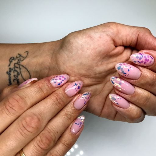 S. L. Beauty Lounge