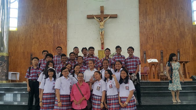 Gereja Katolik Keluarga Kudus, Author: FX Budi Widyatmoko